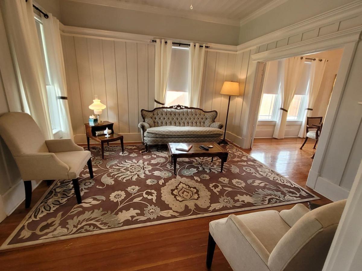 Holland House - Historic And Sophisticated Villa Алпайн Екстериор снимка