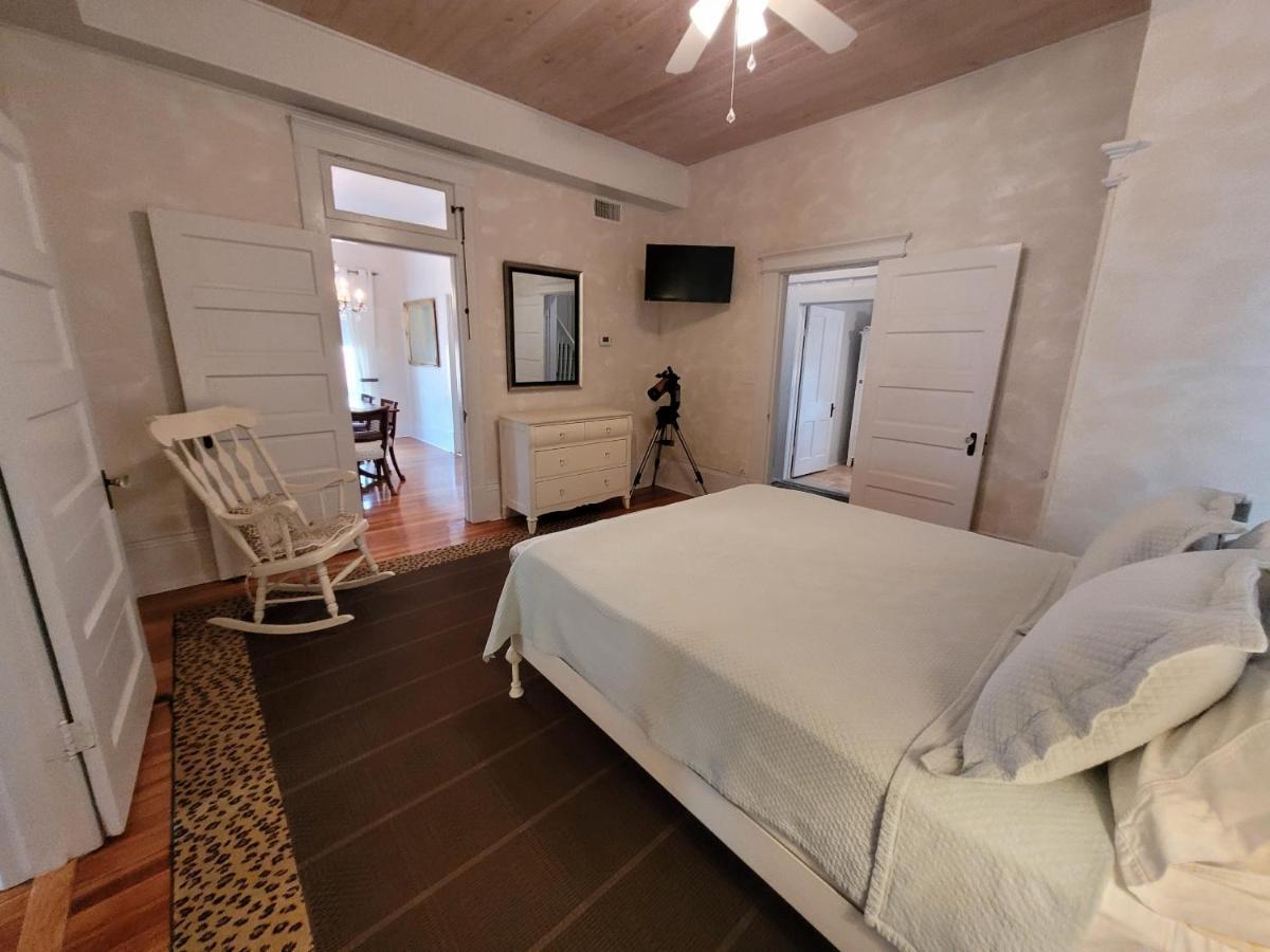 Holland House - Historic And Sophisticated Villa Алпайн Екстериор снимка